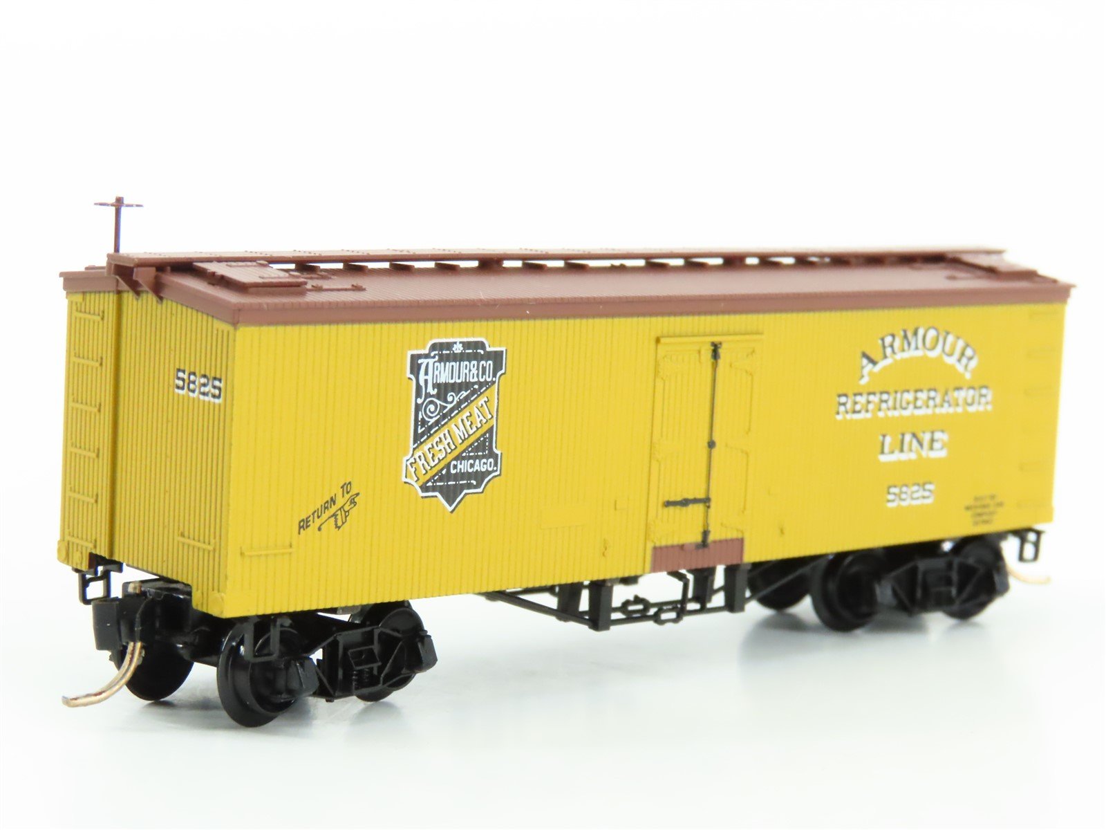 N Scale Micro-Trains MTL 58060 Armour Refrigerator Line 36' Wood Reefer #5825