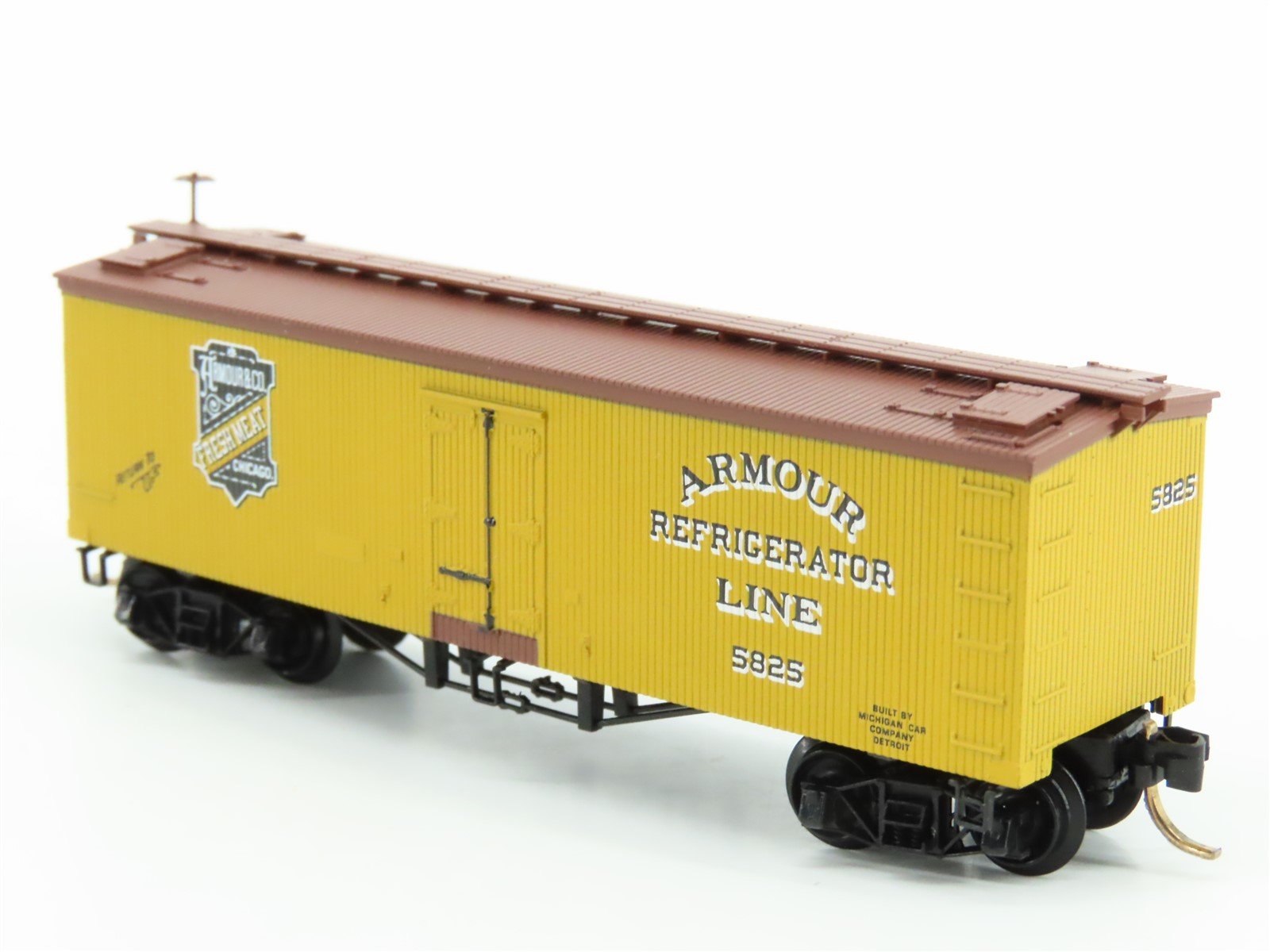 N Scale Micro-Trains MTL 58060 Armour Refrigerator Line 36' Wood Reefer #5825