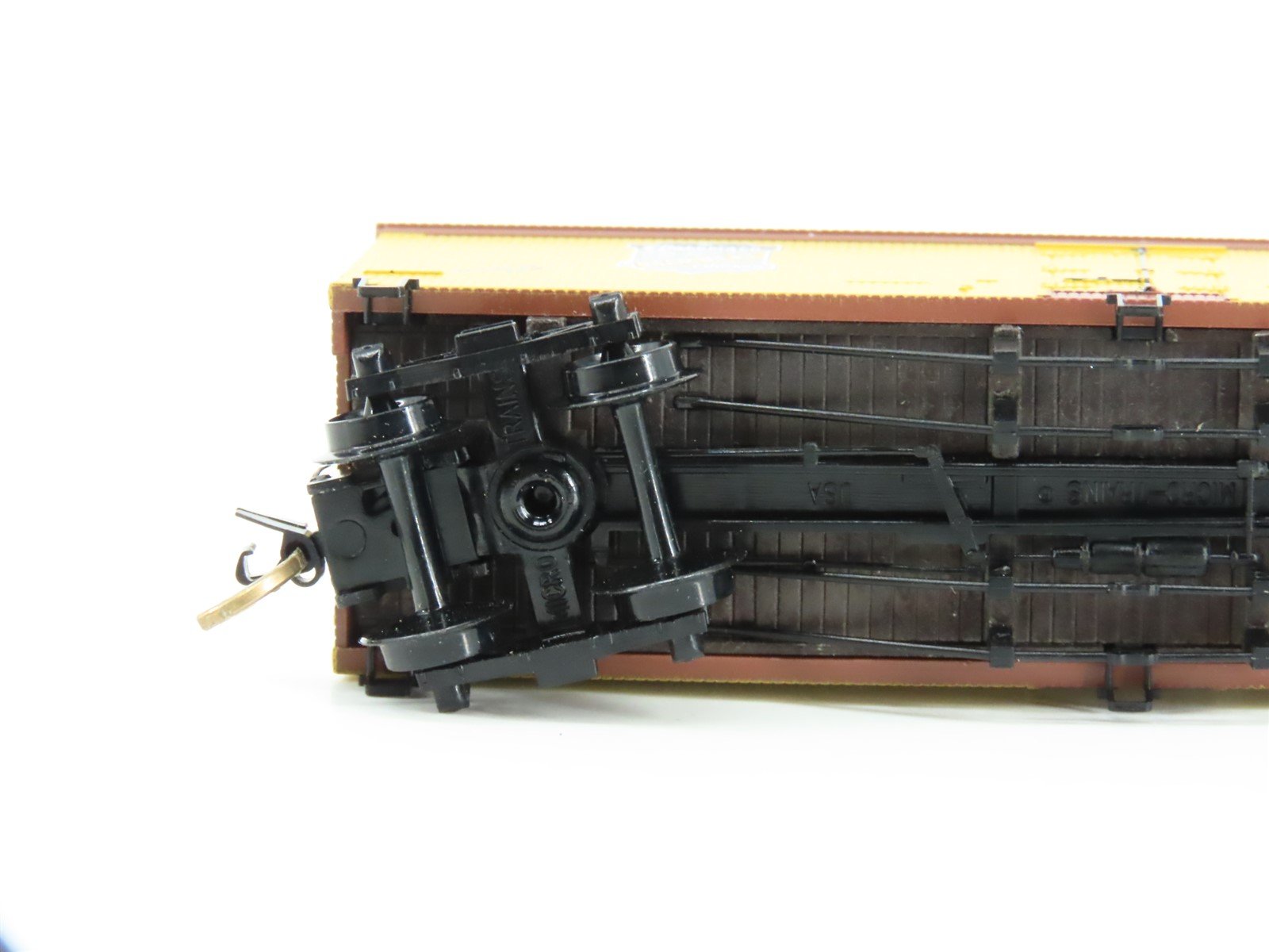 N Scale Micro-Trains MTL 58060 Armour Refrigerator Line 36' Wood Reefer #5825