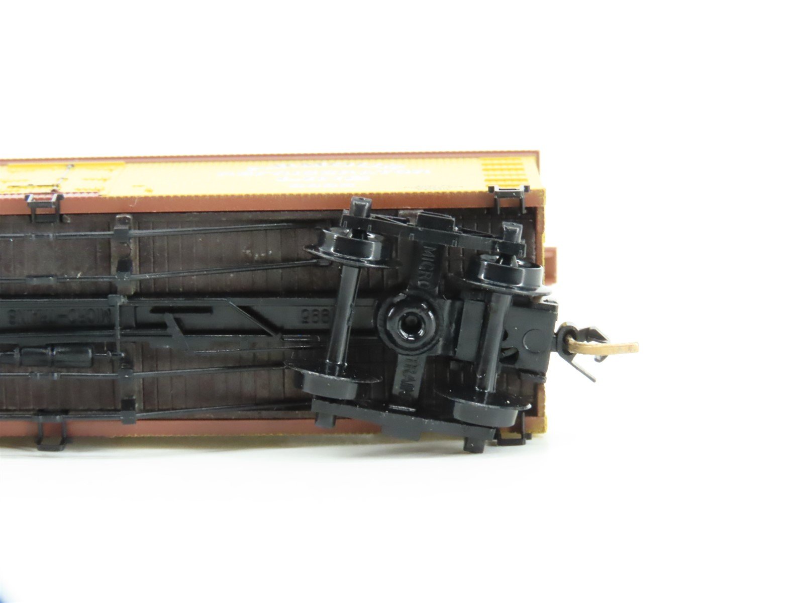 N Scale Micro-Trains MTL 58060 Armour Refrigerator Line 36' Wood Reefer #5825