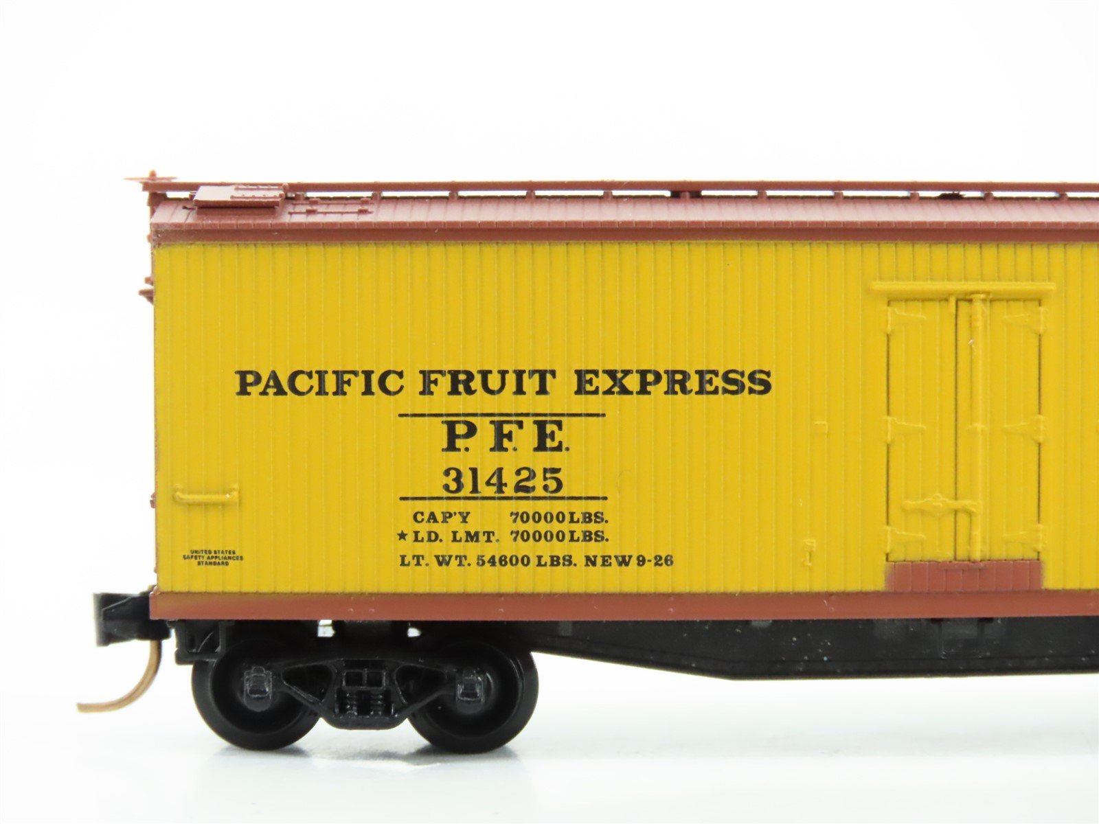 N Kadee Micro-Trains MTL 49250 SP UP PFE Pacific Fruit Express 40' Reefer #31425