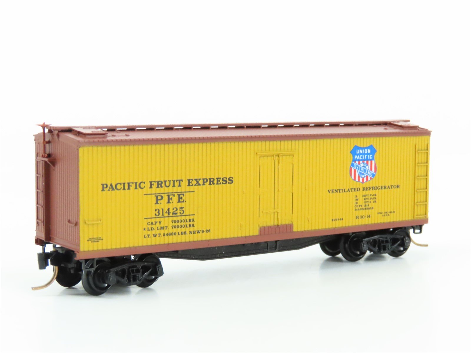 N Kadee Micro-Trains MTL 49250 SP UP PFE Pacific Fruit Express 40' Reefer #31425