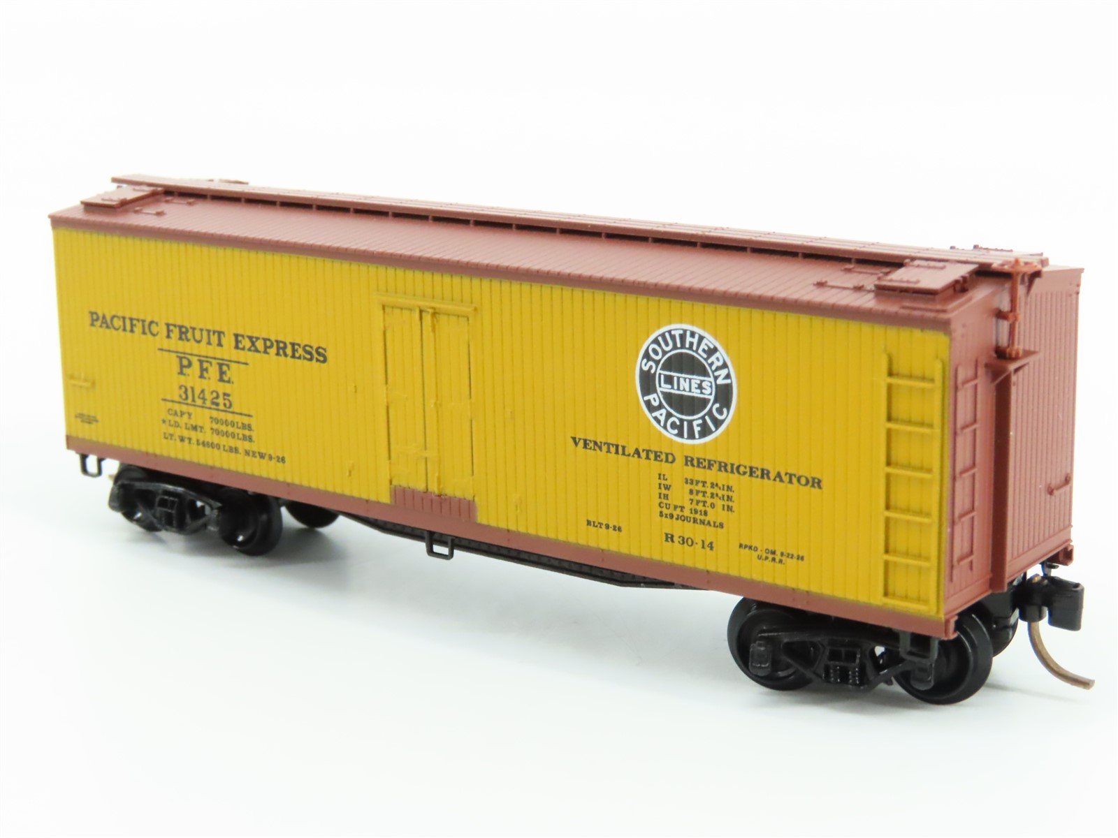 N Kadee Micro-Trains MTL 49250 SP UP PFE Pacific Fruit Express 40' Reefer #31425