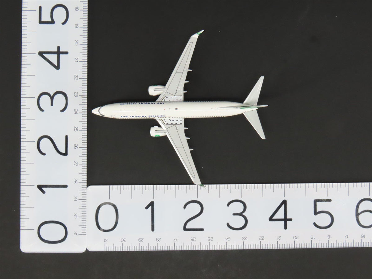 1:400 Next Generation 58130 Sun Country / Transavia 737-800 Airliner PH-HXB