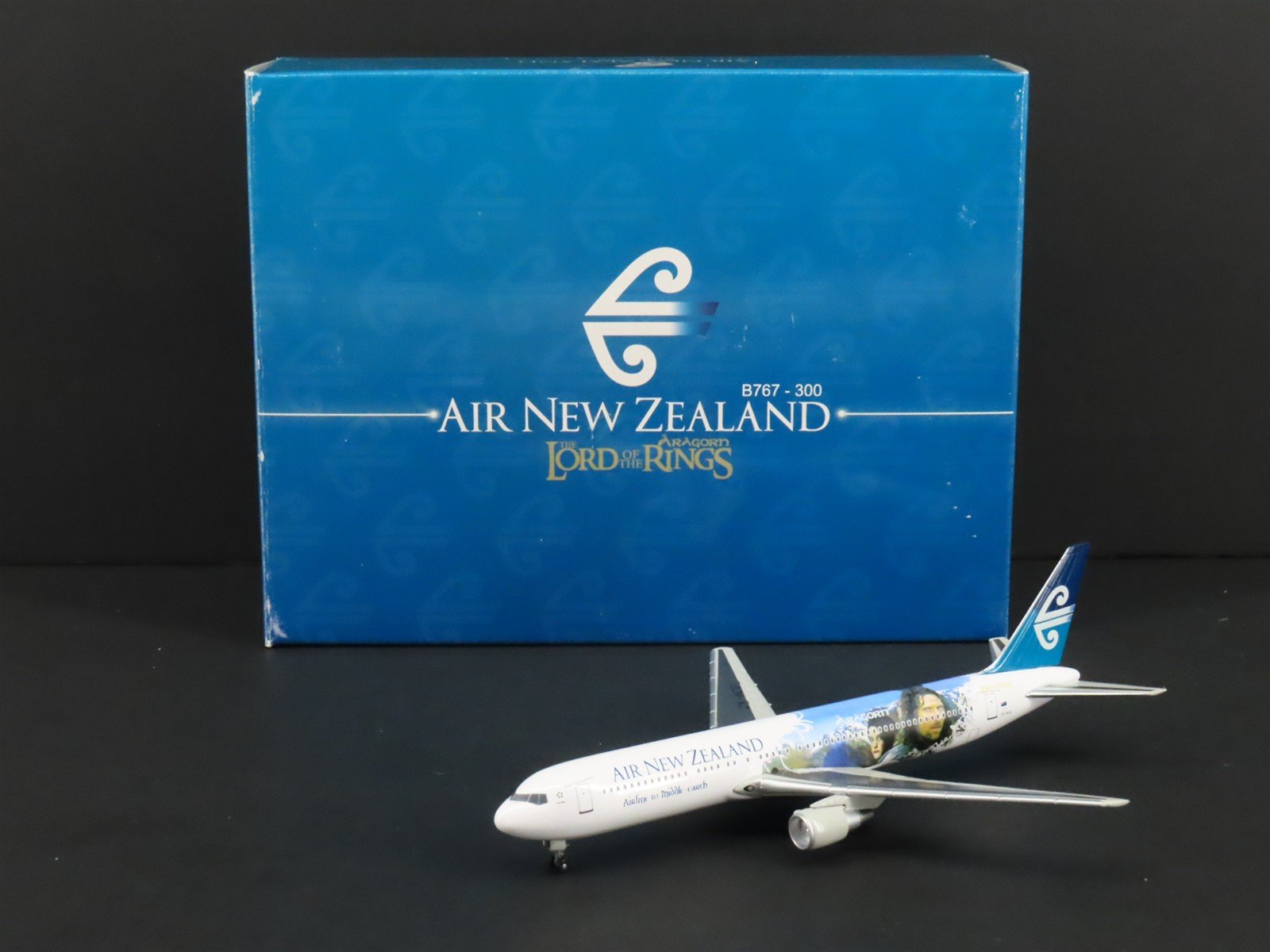 1:400 Super Wings Die-Cast Air New Zealand Lord of the Rings "Aragorn" B767-300