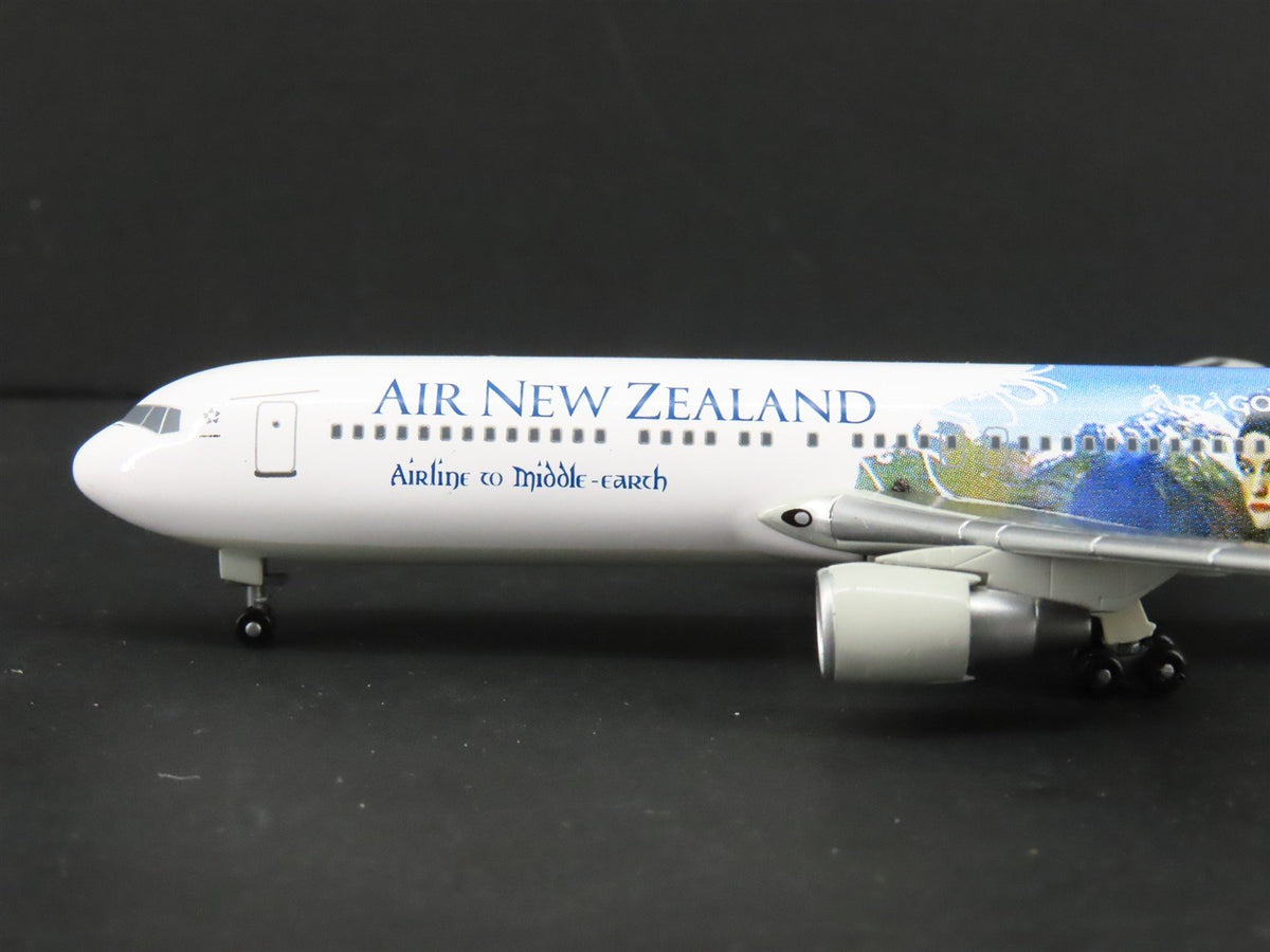 1:400 Super Wings Die-Cast Air New Zealand Lord of the Rings &quot;Aragorn&quot; B767-300