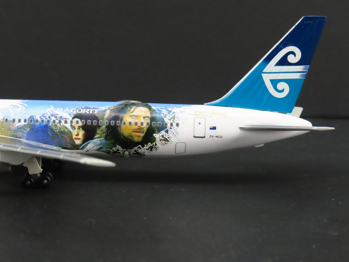 1:400 Super Wings Die-Cast Air New Zealand Lord of the Rings &quot;Aragorn&quot; B767-300