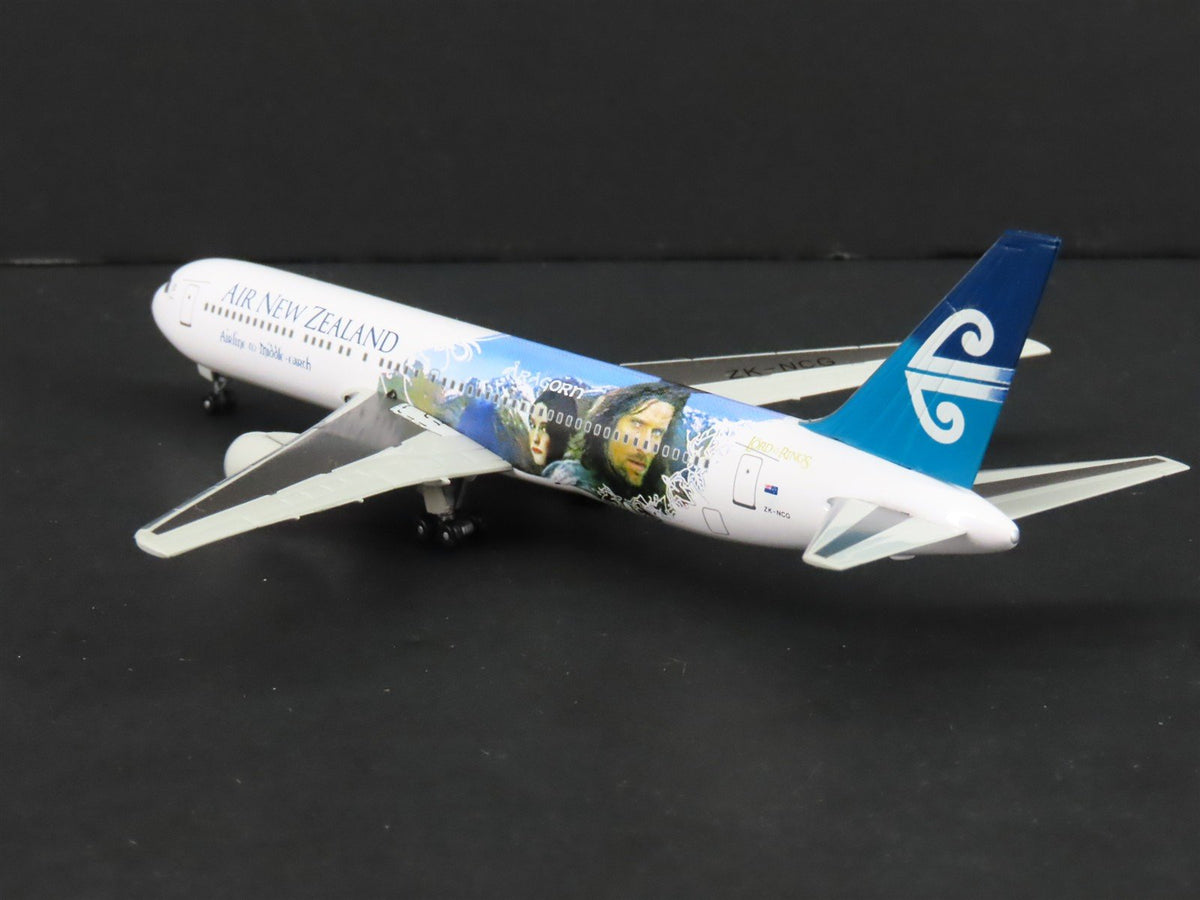1:400 Super Wings Die-Cast Air New Zealand Lord of the Rings &quot;Aragorn&quot; B767-300
