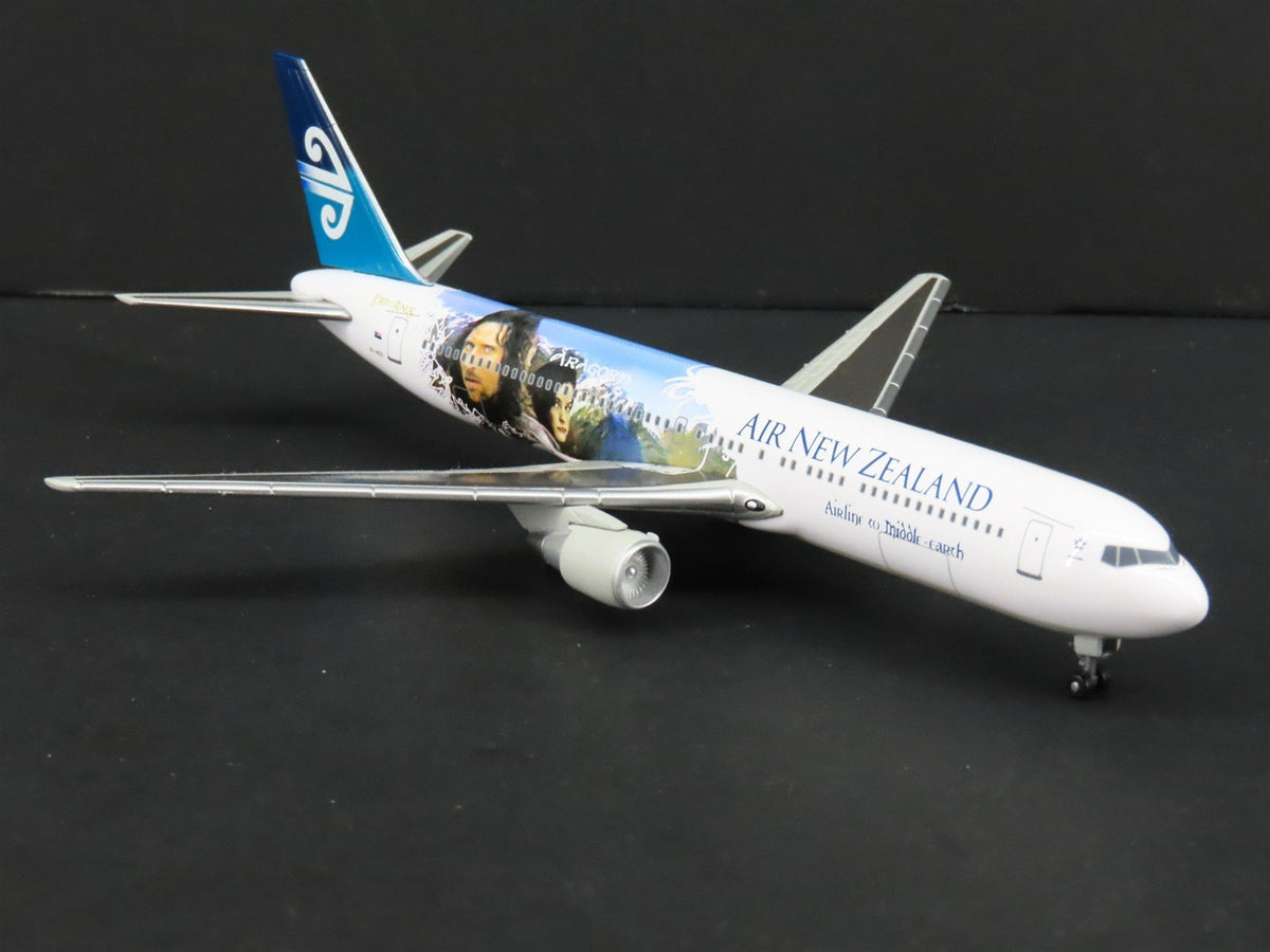 1:400 Super Wings Die-Cast Air New Zealand Lord of the Rings &quot;Aragorn&quot; B767-300