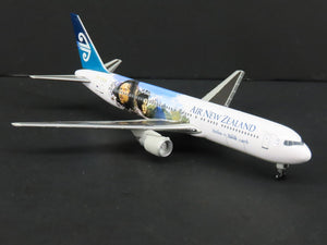 1:400 Super Wings Die-Cast Air New Zealand Lord of the Rings 