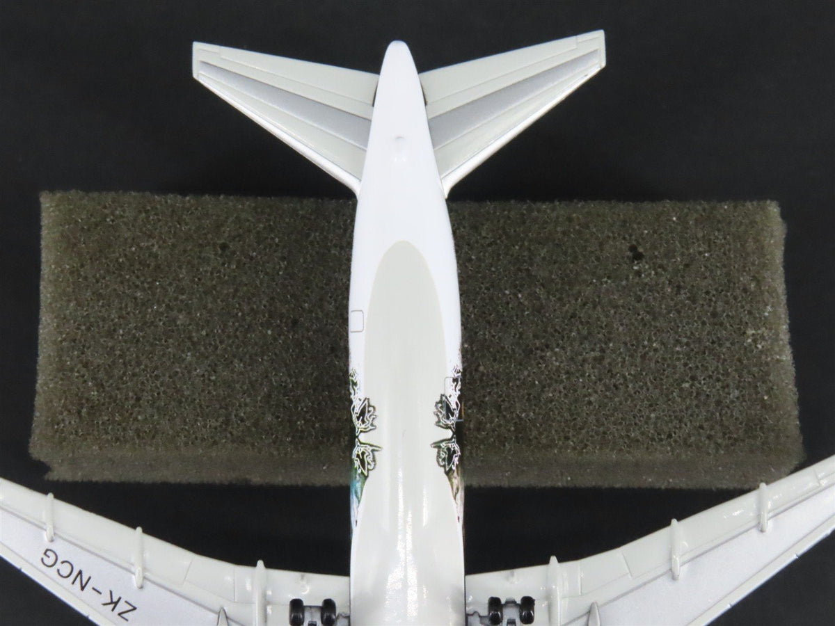 1:400 Super Wings Die-Cast Air New Zealand Lord of the Rings &quot;Aragorn&quot; B767-300