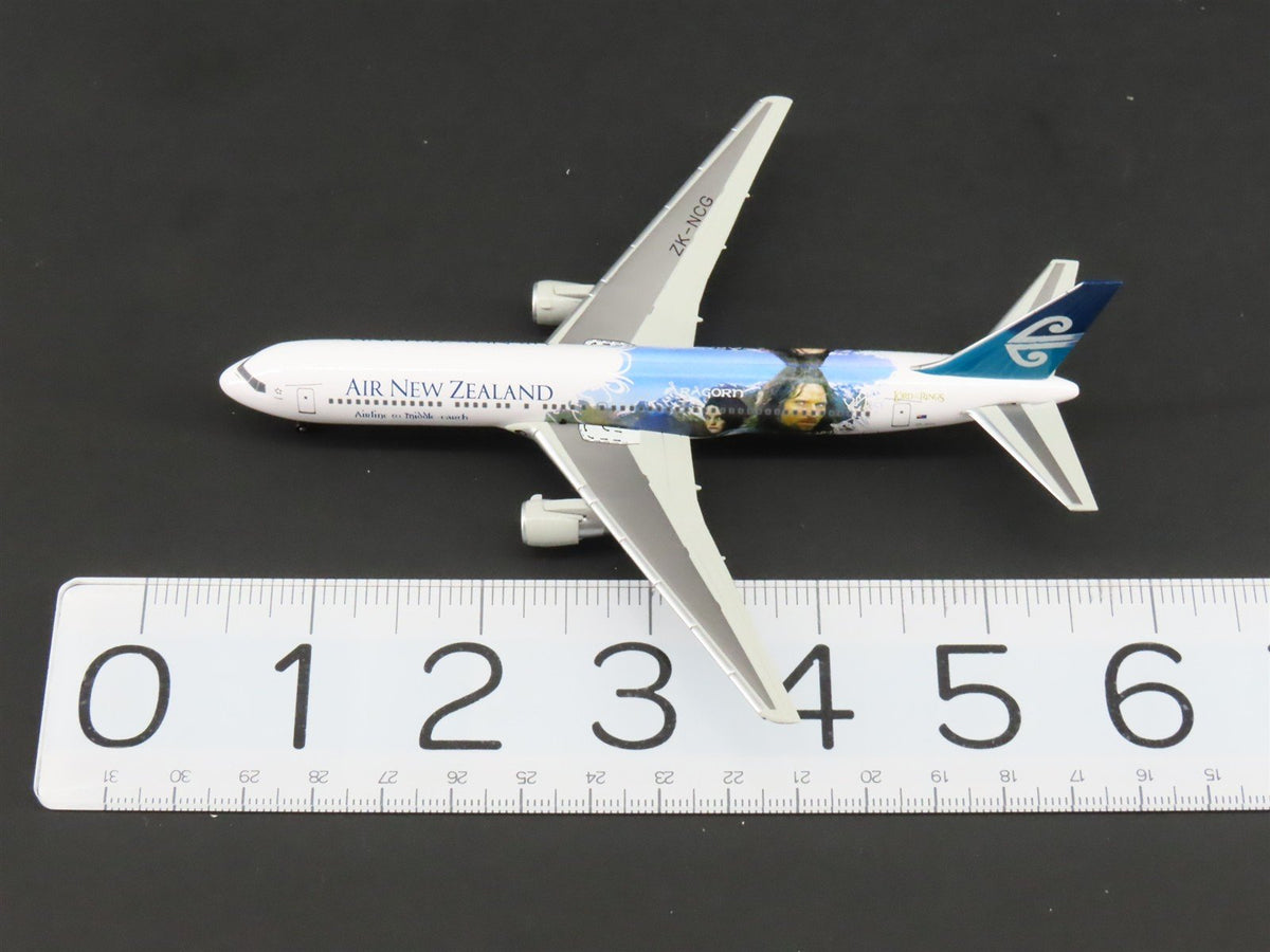 1:400 Super Wings Die-Cast Air New Zealand Lord of the Rings &quot;Aragorn&quot; B767-300