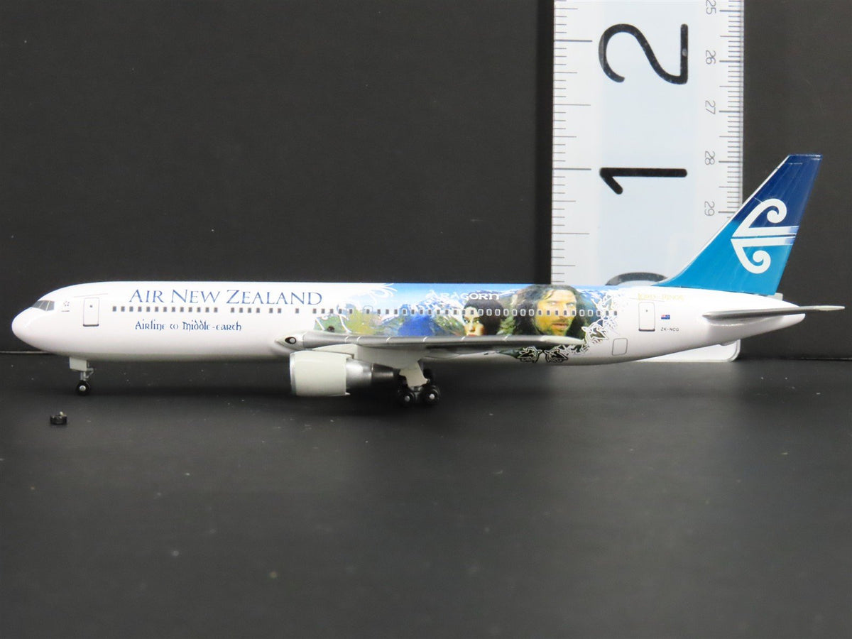 1:400 Super Wings Die-Cast Air New Zealand Lord of the Rings &quot;Aragorn&quot; B767-300