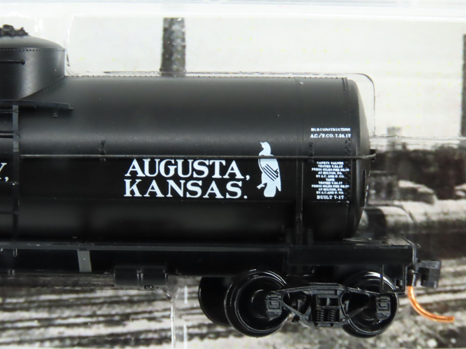 N Micro-Trains MTL 06500810 WEPX White Eagle Oil 39' Single Dome Tank Car #566