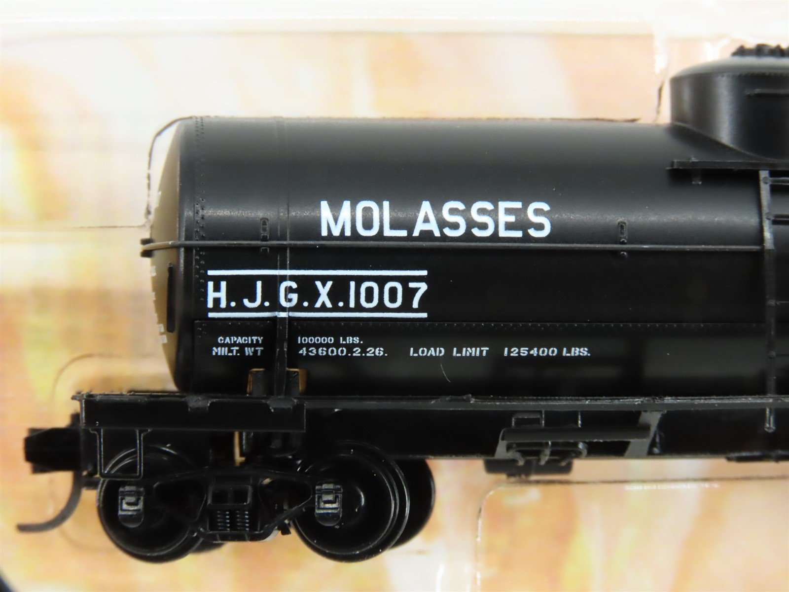 N Micro-Trains MTL 06500186 HJGX HJ Gilbert Molasses Single Dome Tank Car #1007