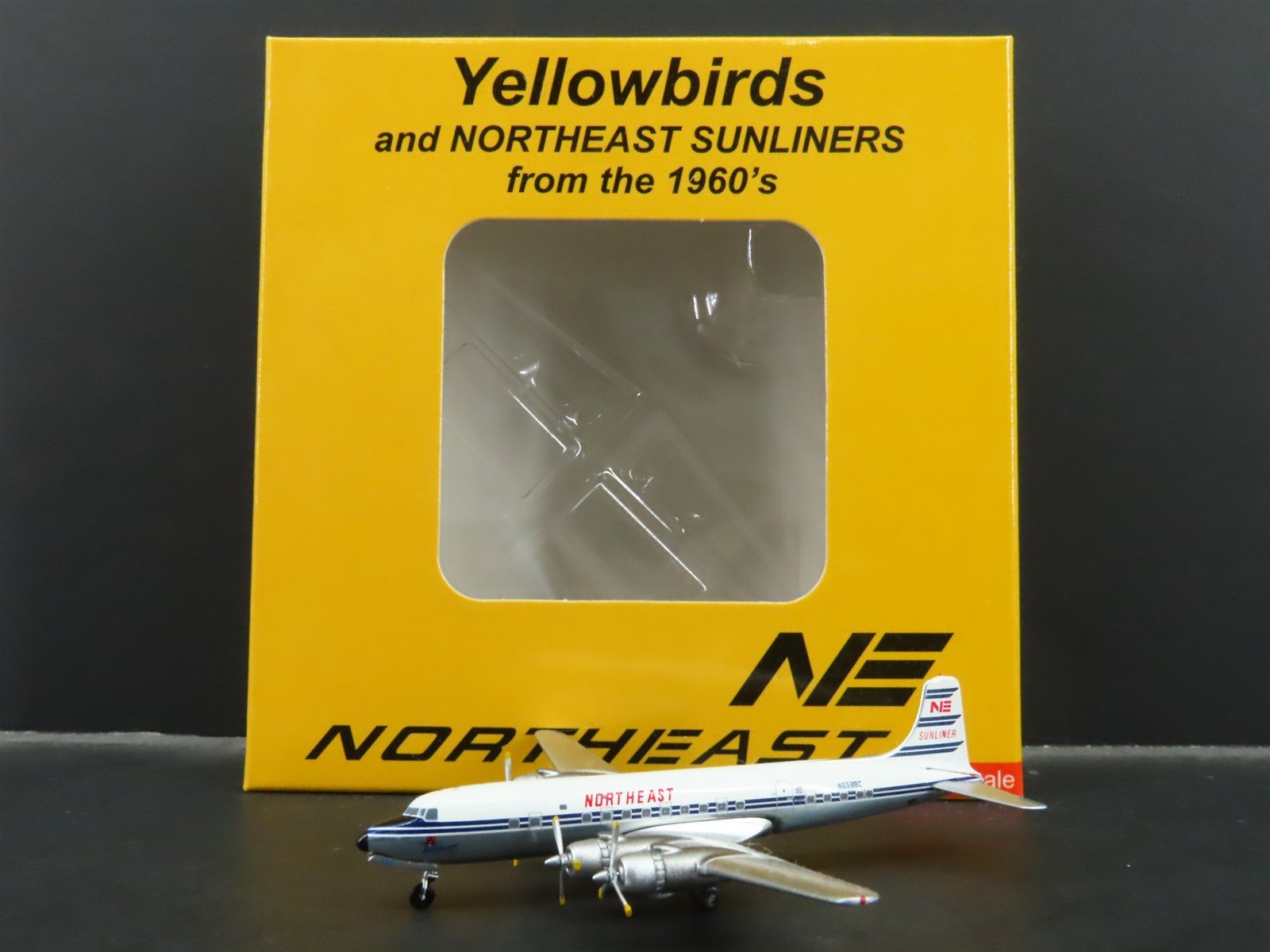 1:400 Aero Classics Die-Cast Northeast Sunliner McDonnell Douglas DC-6B Aircraft