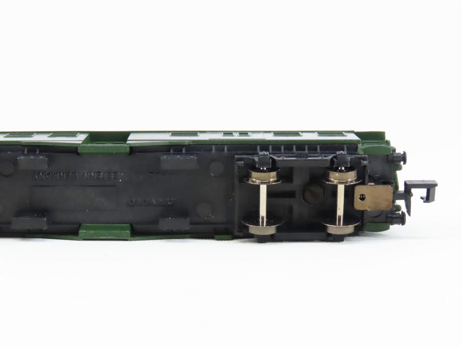 N Scale Arnold 5806 DB German 2nd Class Coach Passenger Car #98110