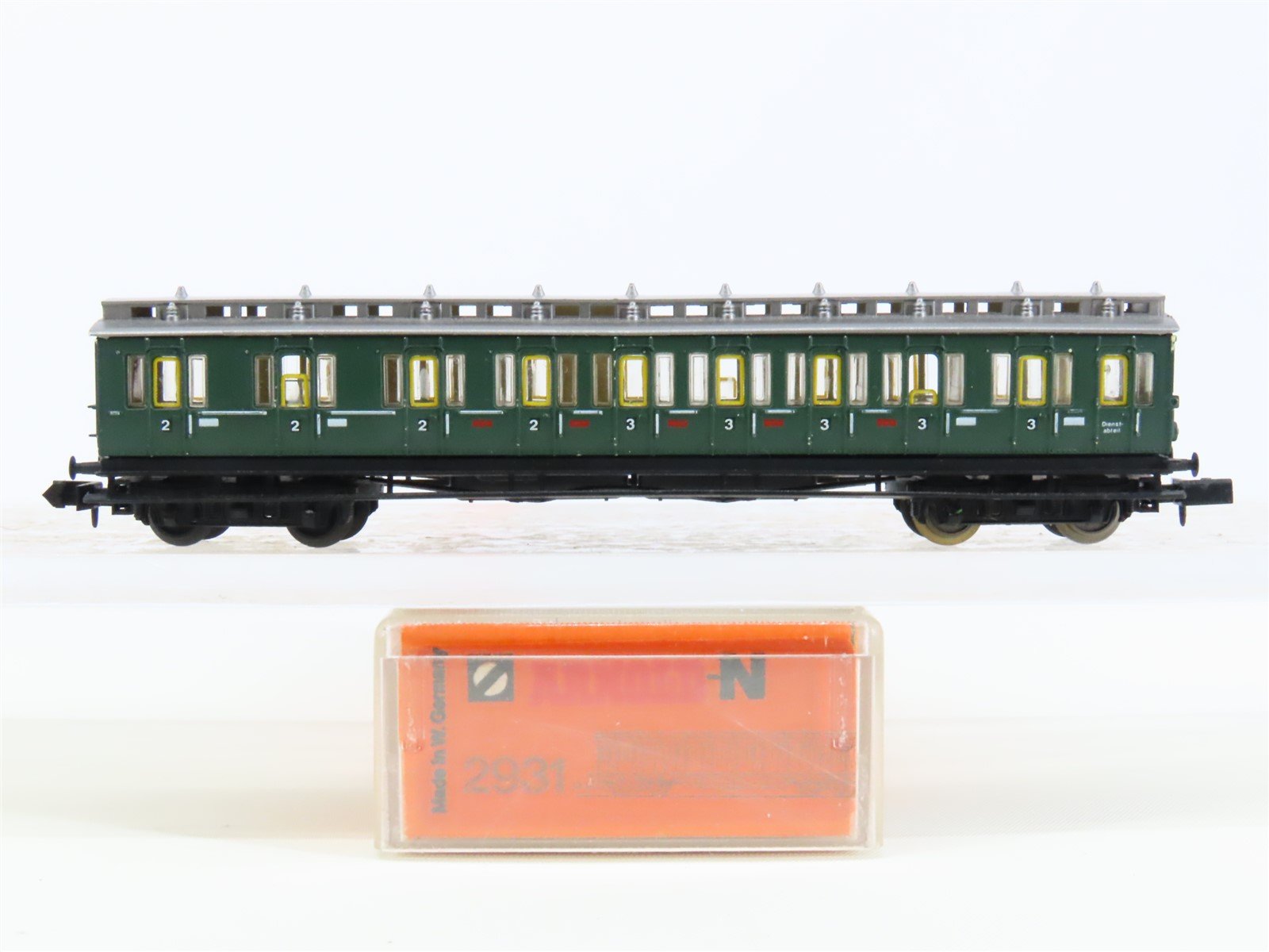N Arnold 2931 Unlettered European 2nd/3rd Class Compartment Coach Passenger Car