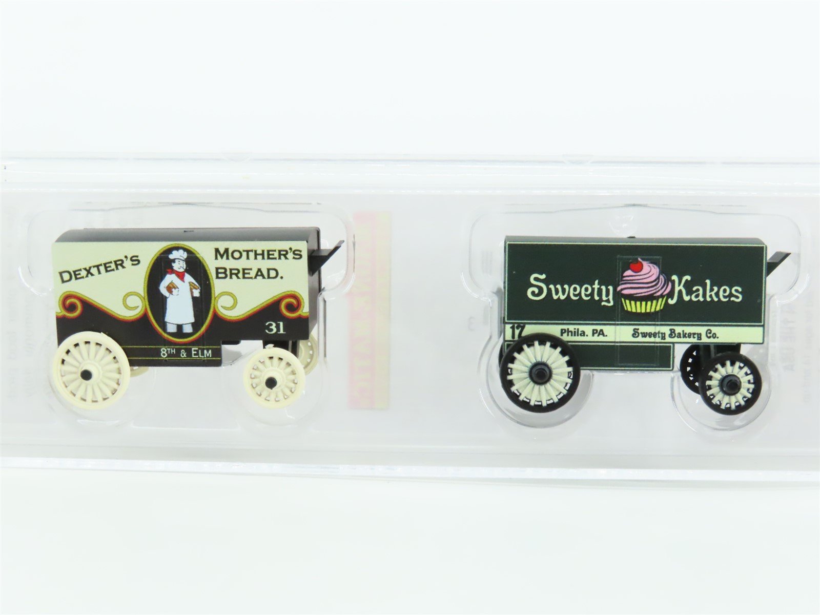N Micro-Trains MTL 47000229 Dexter's Mother's Bread & Sweety Kakes Wagon 2-Pack