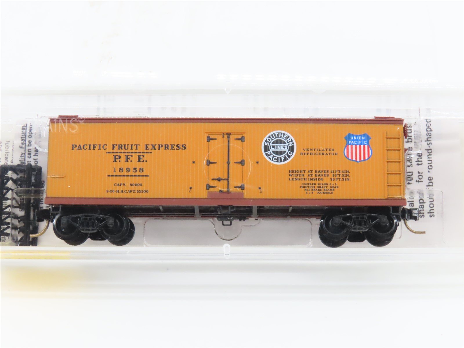N Scale Micro-Trains MTL 47060 SP UP PFE Pacific Fruit Express 40' Reefer #18958