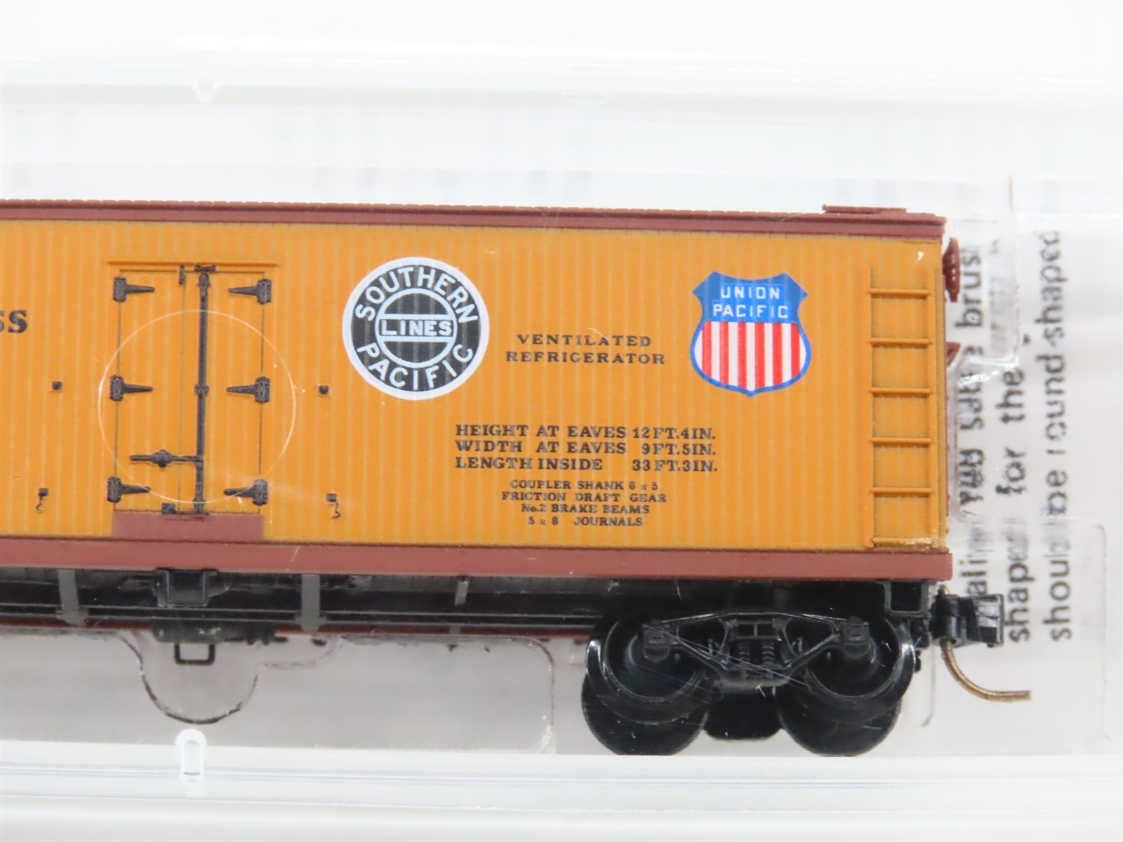 N Scale Micro-Trains MTL 47060 SP UP PFE Pacific Fruit Express 40' Reefer #18958