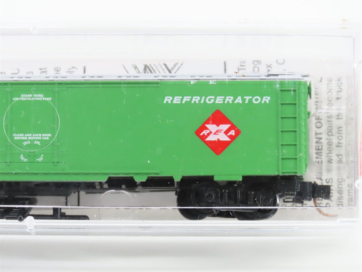 N Scale Micro-Trains MTL 52030 REX Santa Fe REA Express 52&#39; 2&quot; Reefer #4083