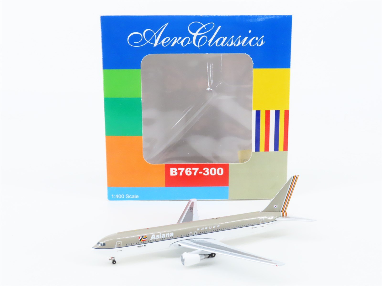 1:400 Scale Aero Classics Die-Cast Asiana Boeing B767-300 Aircraft HL7263