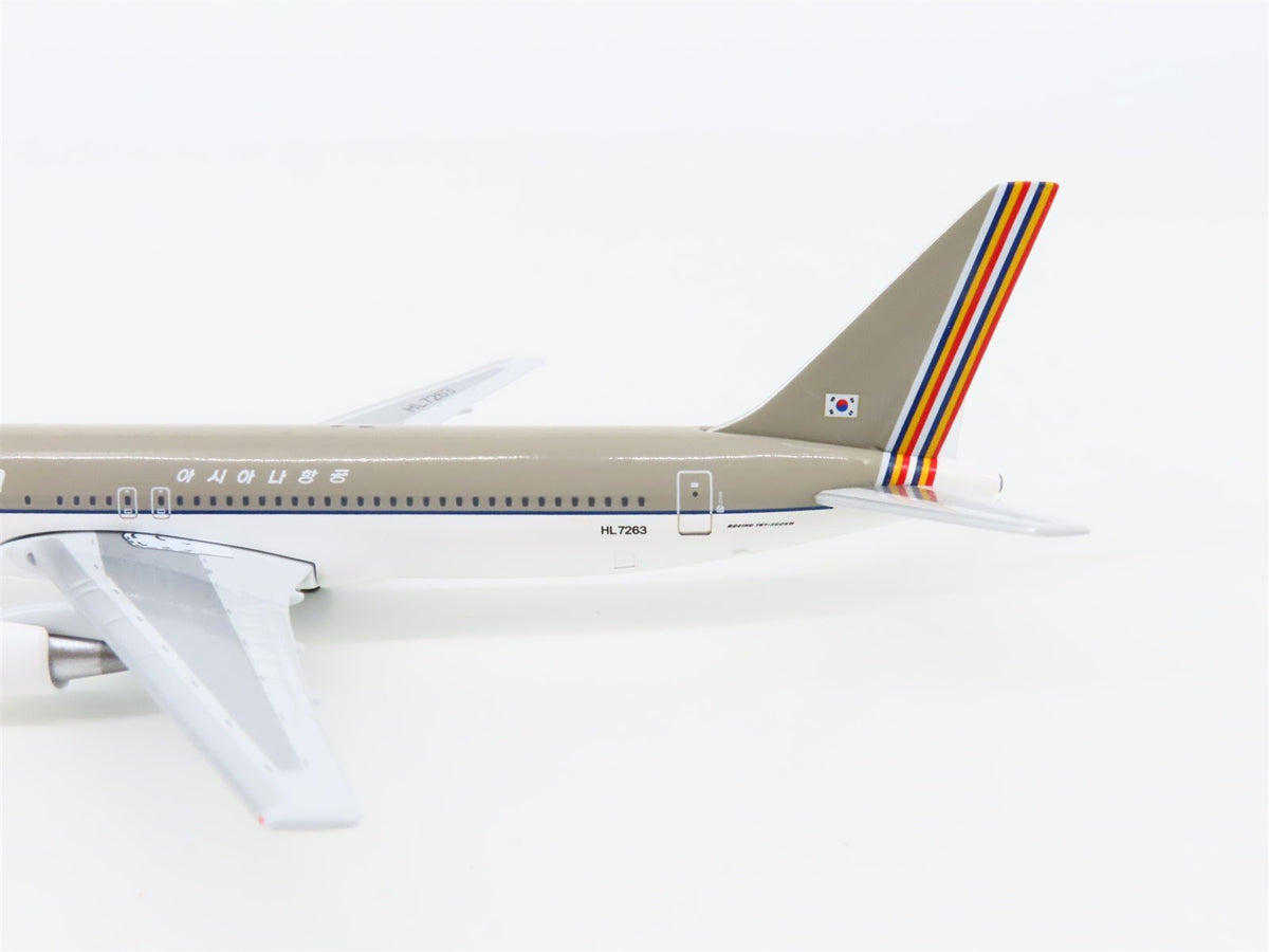 1:400 Scale Aero Classics Die-Cast Asiana Boeing B767-300 Aircraft HL7263
