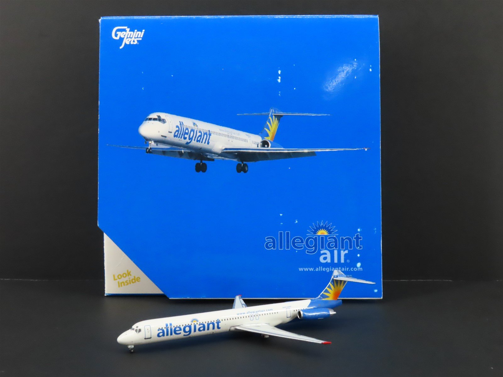 1:400 Gemini Jets GJAAY550H Die-Cast Allegiant McDonnell Douglas MD-82 Aircraft