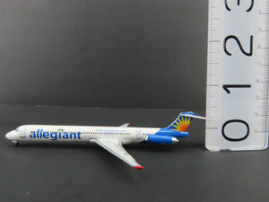 1:400 Gemini Jets GJAAY550H Die-Cast Allegiant McDonnell Douglas MD-82 Aircraft