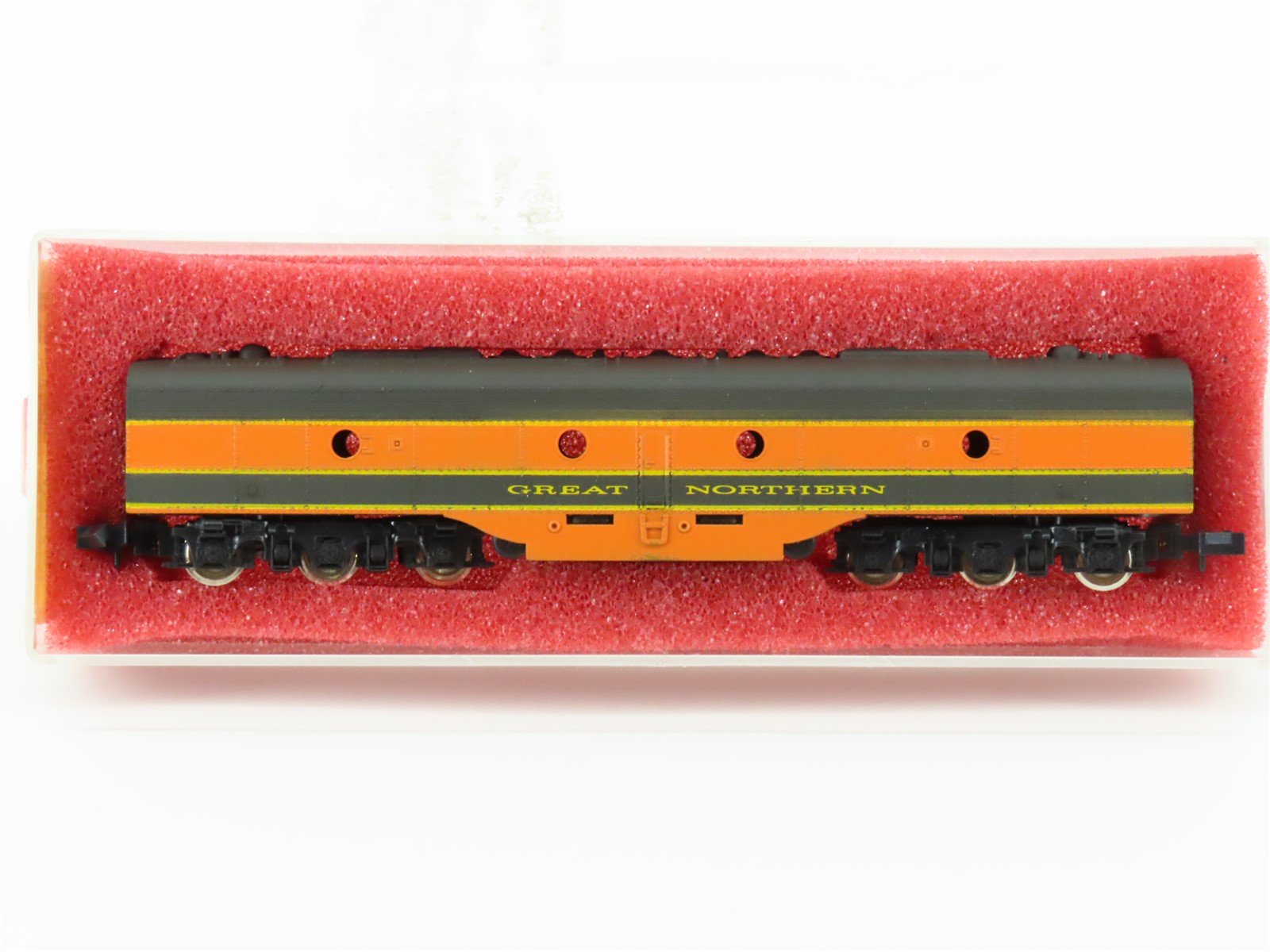 N Scale Con-Cor 0001-002767 GN Great Northern E8B Diesel Loco No# UNPOWERED