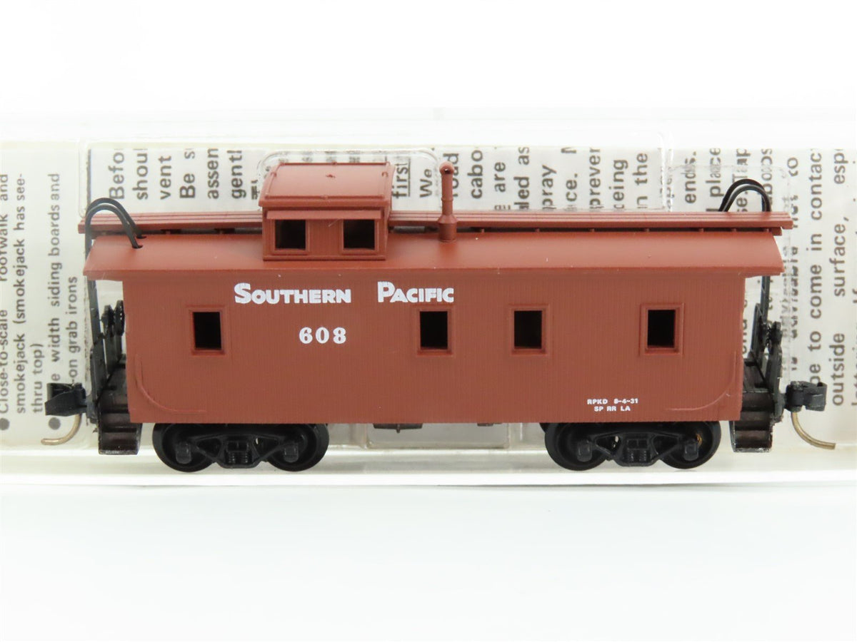 N Scale Kadee Micro-Trains MTL 50070 SP Southern Pacific 34&#39; Caboose #608