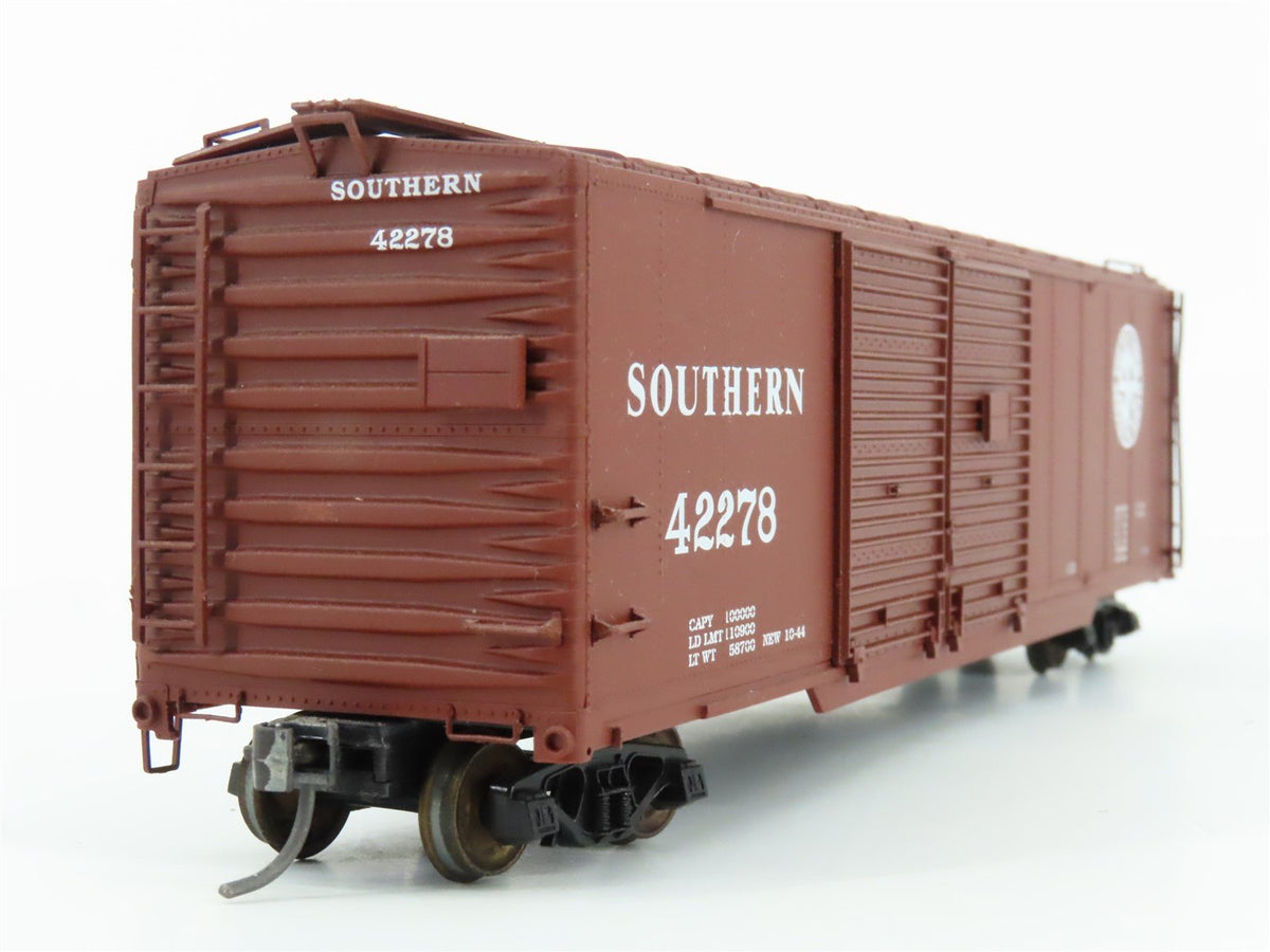 HO Life-Like Proto 2000 SOU Southern 50&#39; Auto Box Car w/ Dreadnaught Ends #42278