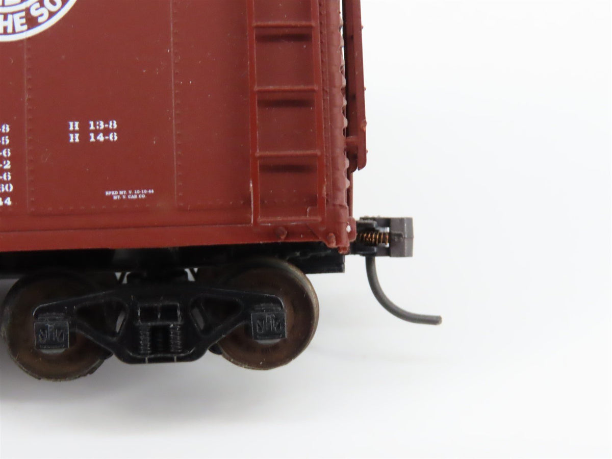 HO Life-Like Proto 2000 SOU Southern 50&#39; Auto Box Car w/ Dreadnaught Ends #42278