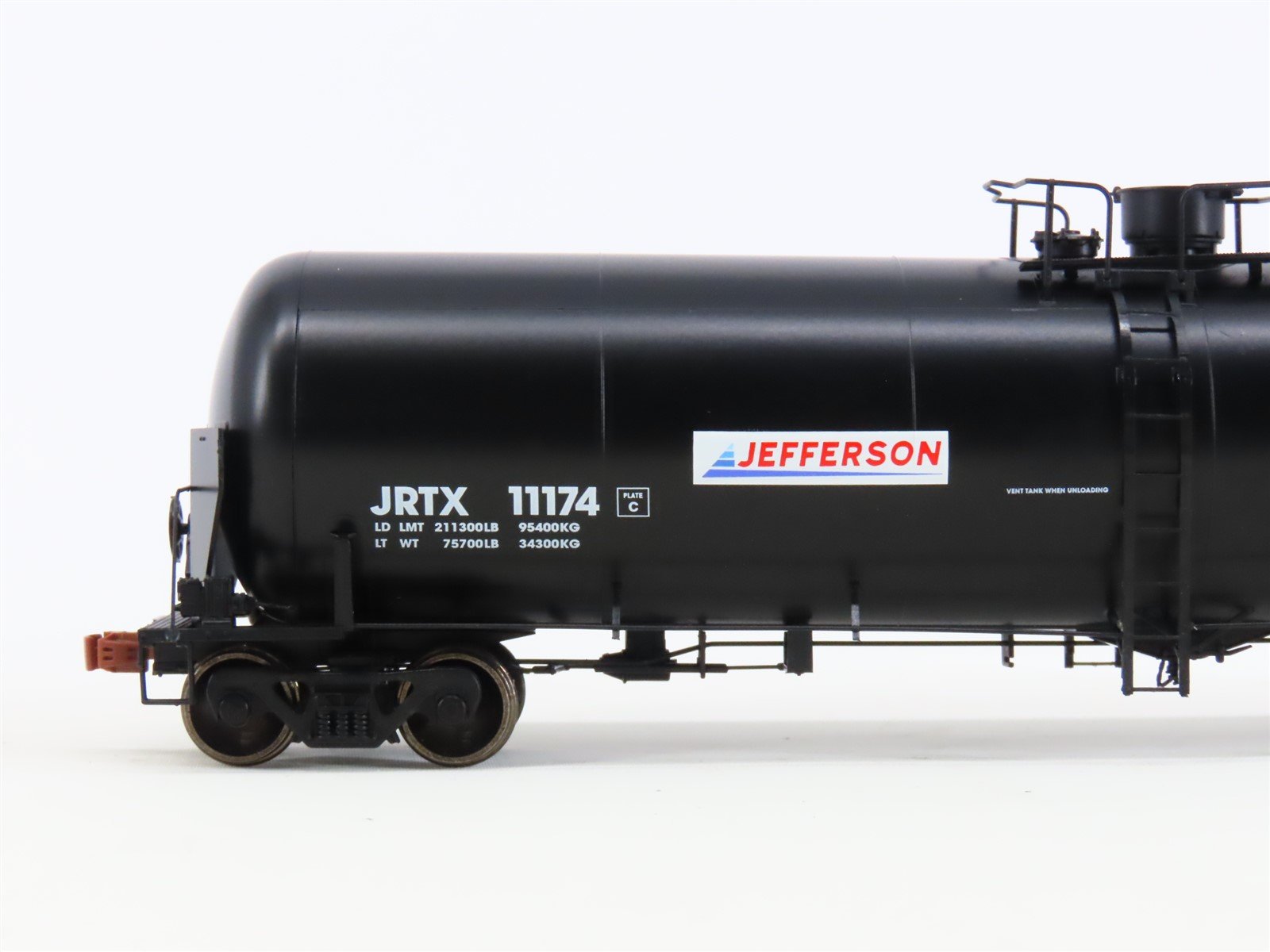 HO Scaletrains Operator SXT11527 JRTX Jefferson Crude Oil Tank Car #11174