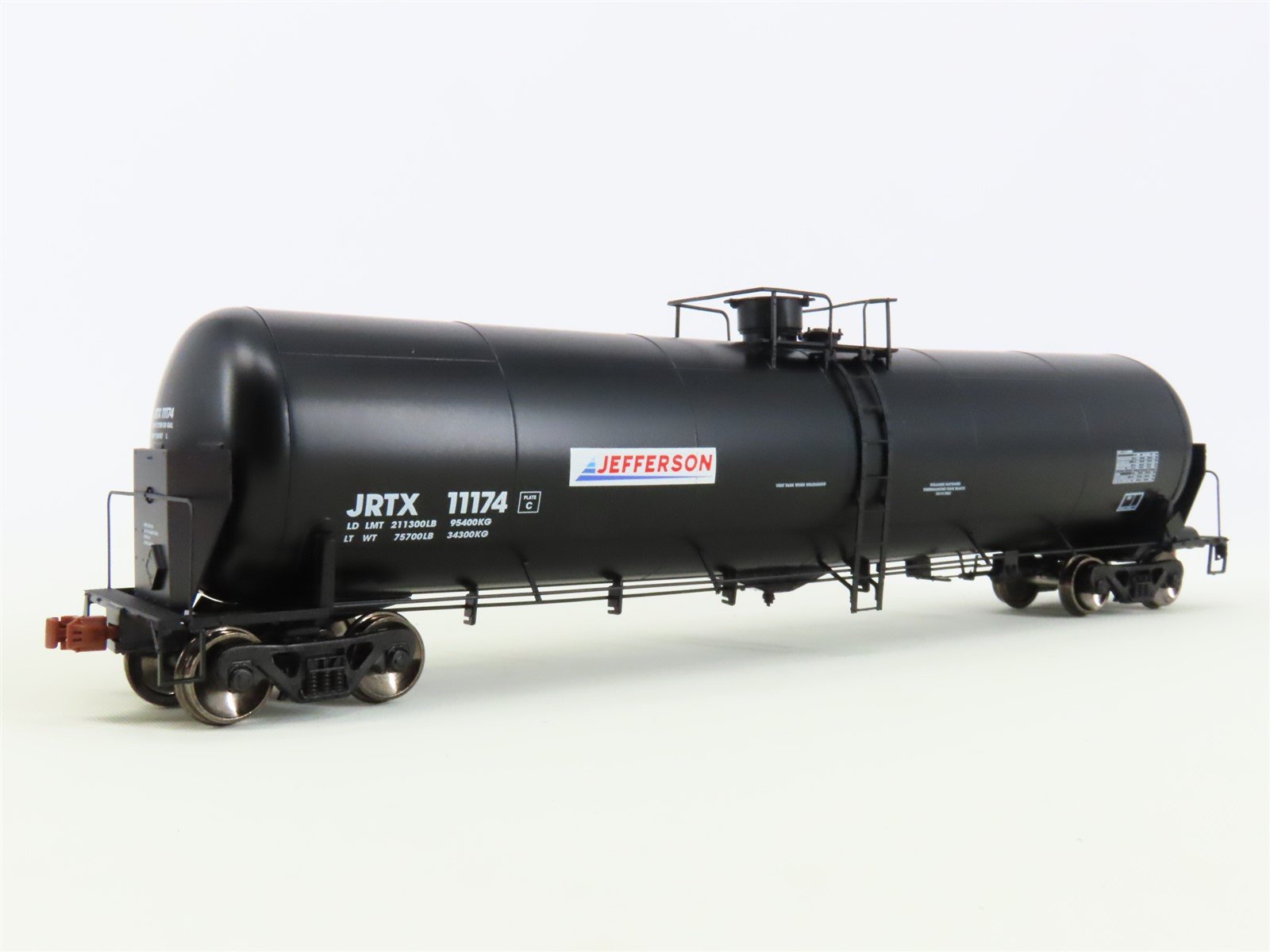 HO Scaletrains Operator SXT11527 JRTX Jefferson Crude Oil Tank Car #11174