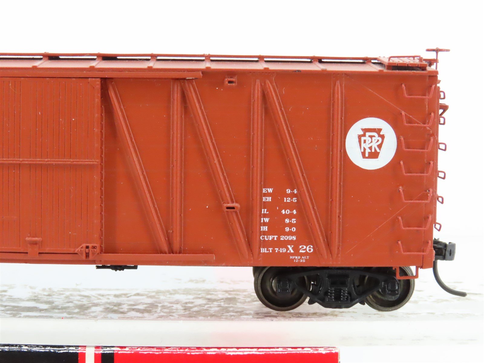 HO Scale InterMountain 452601-09 PRR Pennsylvania Single-Sheathed Boxcar #564282