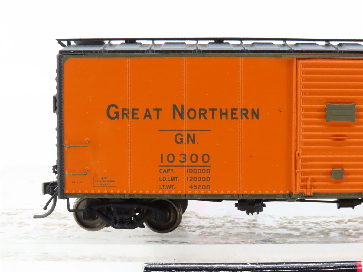 HO Scale InterMountain 46051-03 GN Great Northern Plywood Panel Box Car #10300