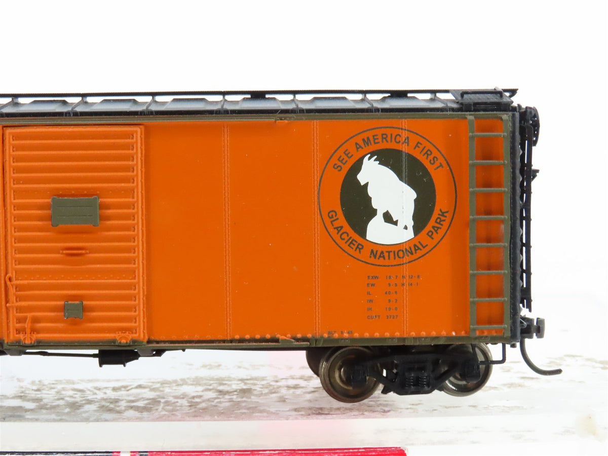 HO Scale InterMountain 46051-03 GN Great Northern Plywood Panel Box Car #10300