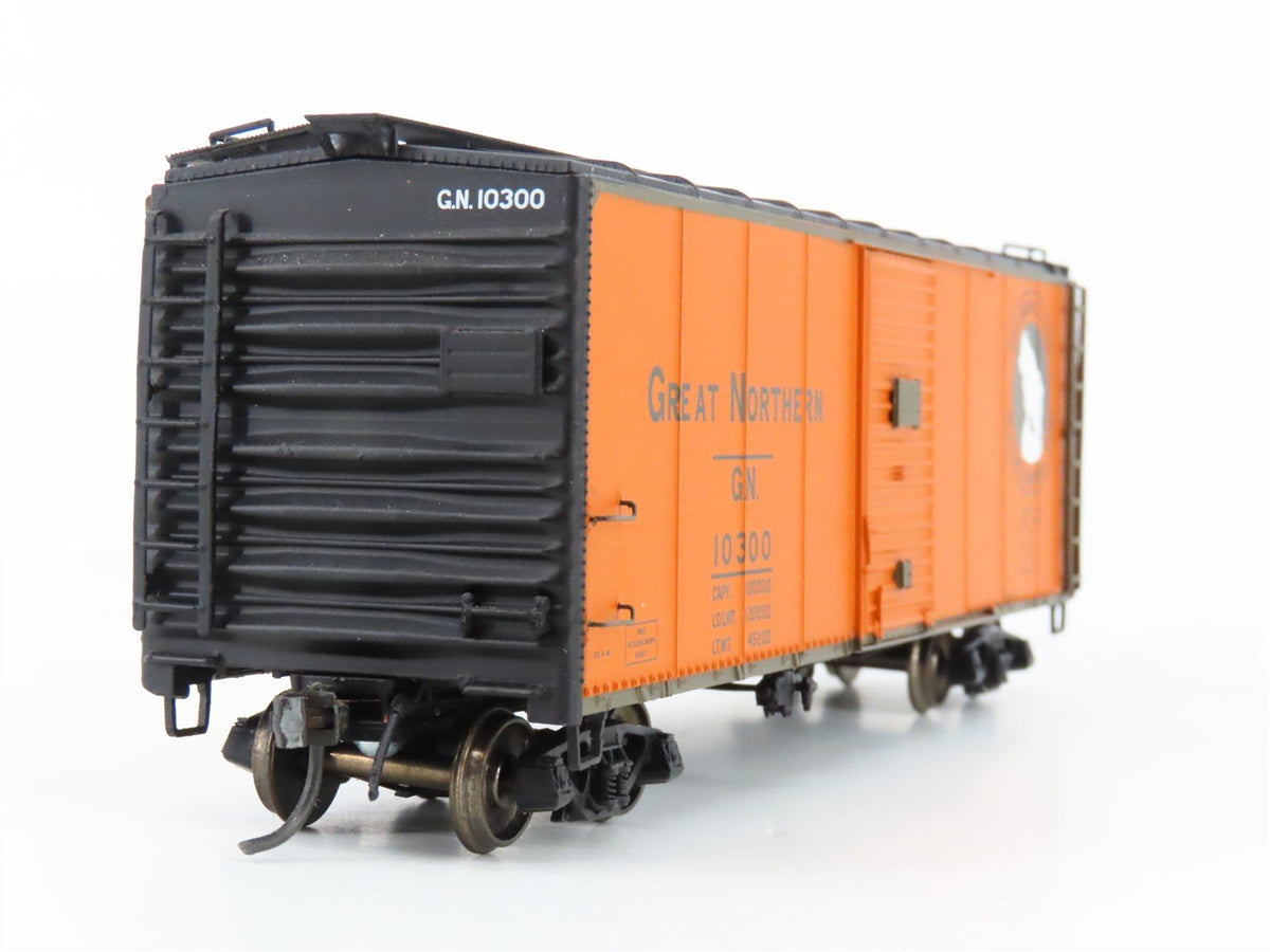 HO Scale InterMountain 46051-03 GN Great Northern Plywood Panel Box Car #10300