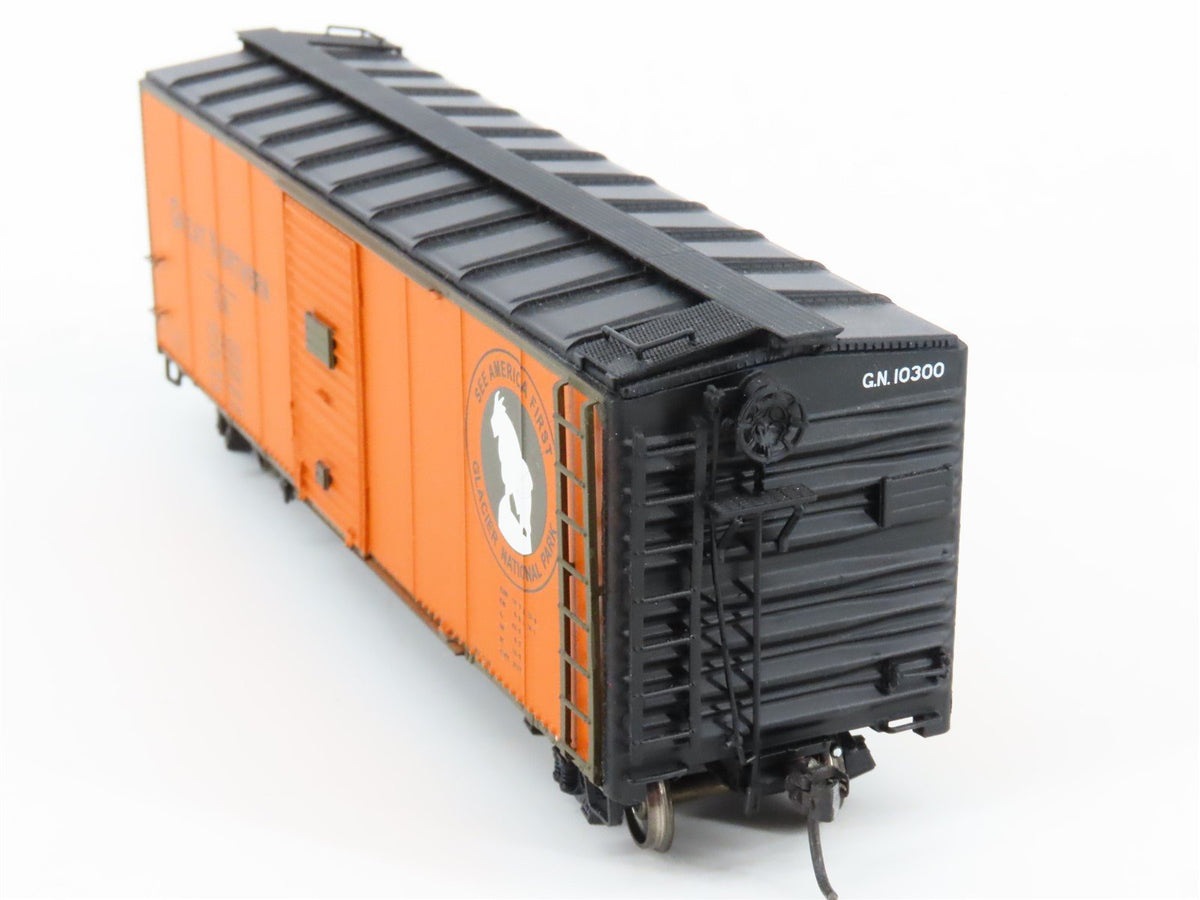 HO Scale InterMountain 46051-03 GN Great Northern Plywood Panel Box Car #10300