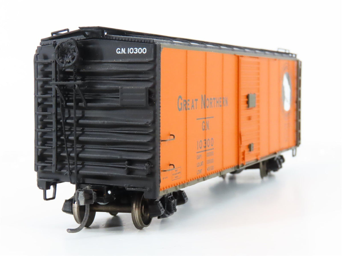 HO Scale InterMountain 46051-03 GN Great Northern Plywood Panel Box Car #10300