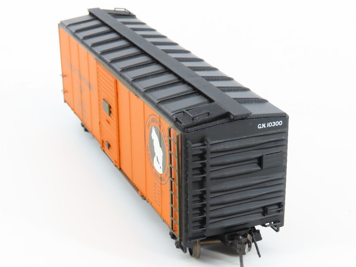 HO Scale InterMountain 46051-03 GN Great Northern Plywood Panel Box Car #10300