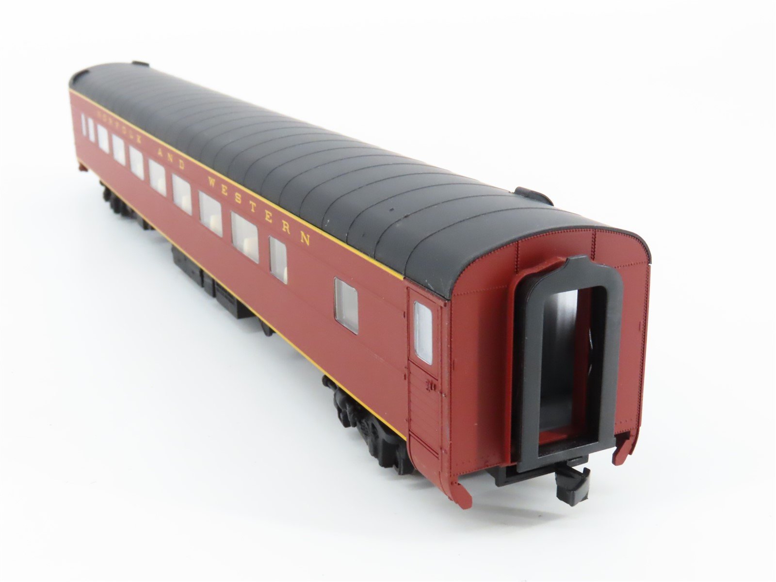 HO Scale Walthers 932-16784 N&W Norfolk & Western Pullman Coach Passenger