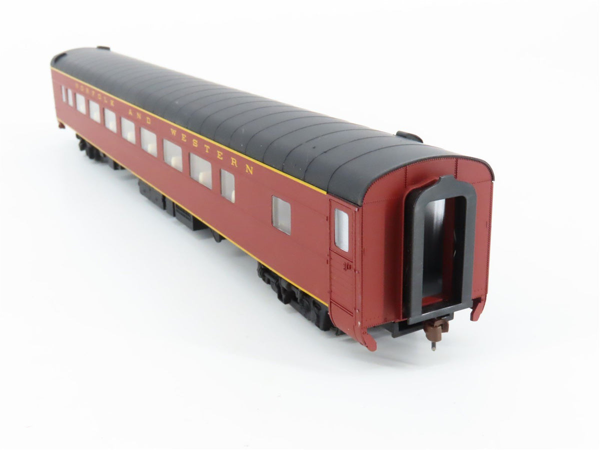 HO Scale Walthers 932-16784 N&amp;W Norfolk &amp; Western Pullman Coach Passenger