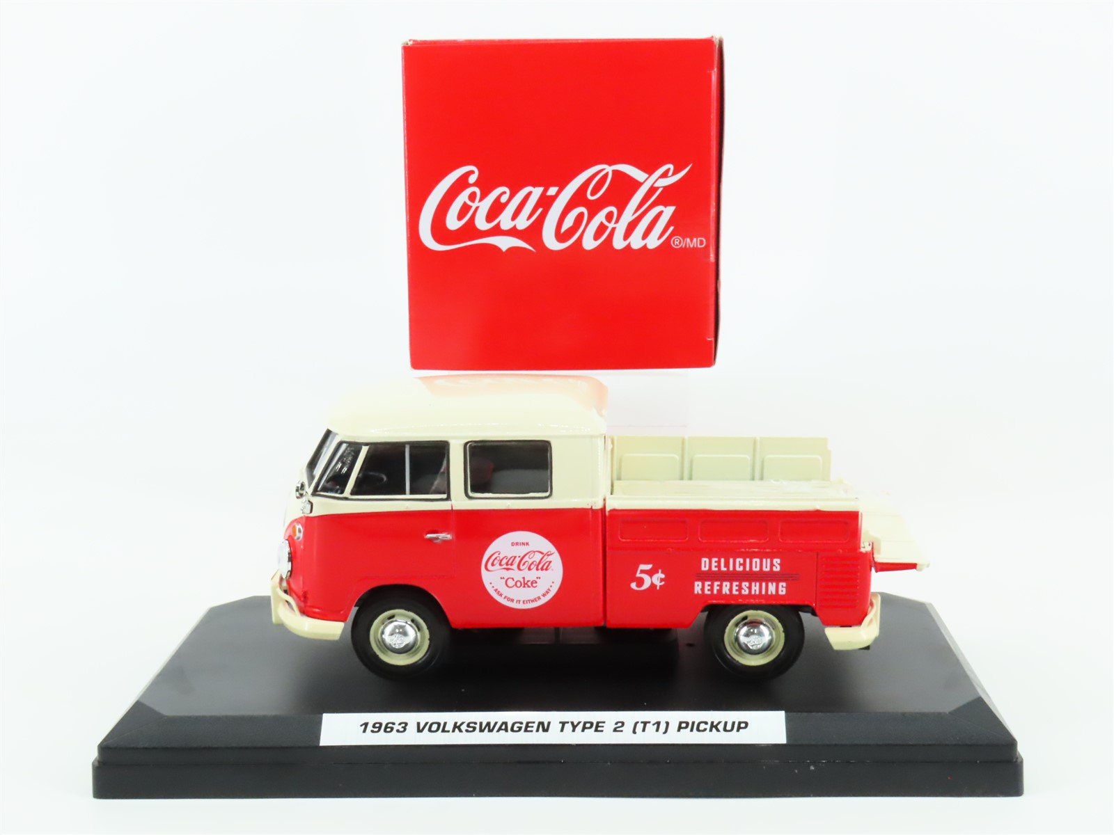 1:24 Motor City Classics 424063 Die-Cast Coca-Cola 1963 VW Pickup Truck