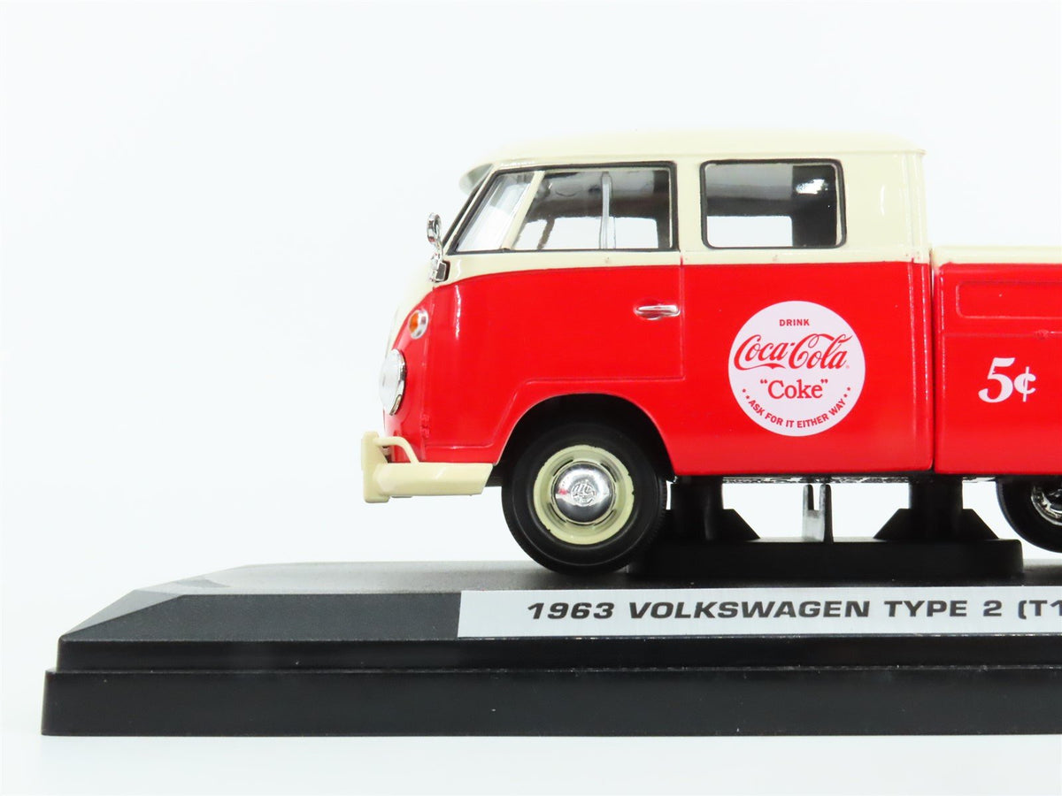 1:24 Motor City Classics 424063 Die-Cast Coca-Cola 1963 VW Pickup Truck