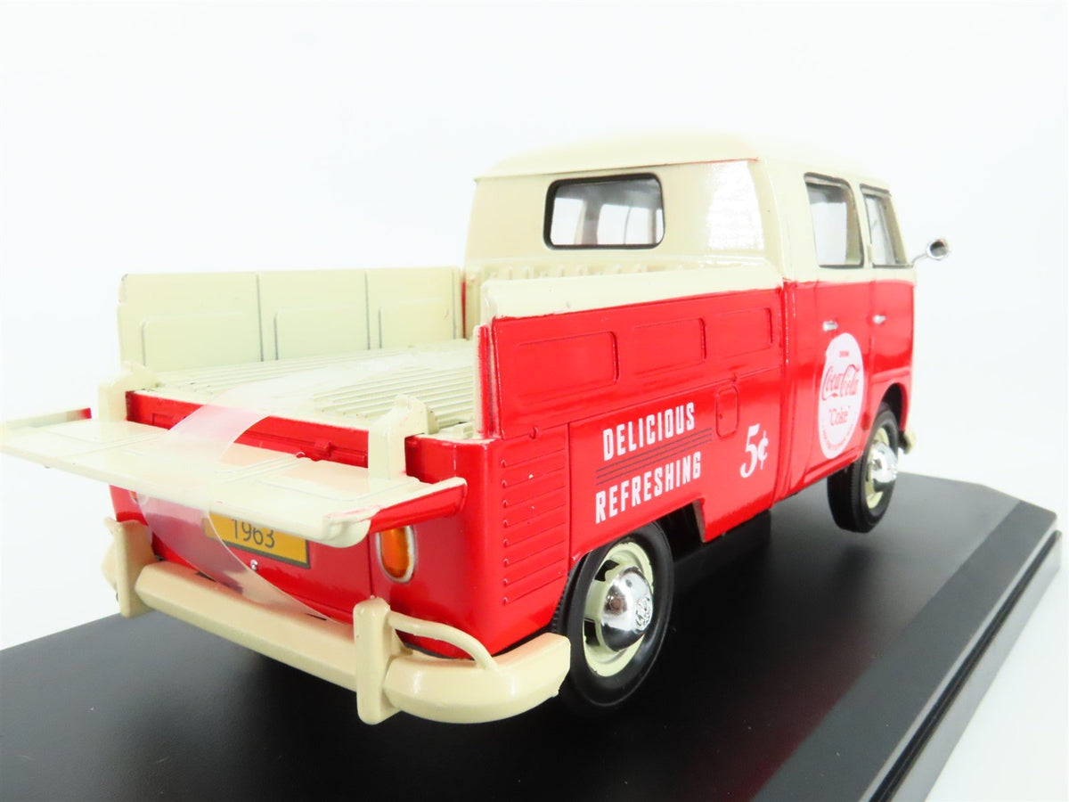 1:24 Motor City Classics 424063 Die-Cast Coca-Cola 1963 VW Pickup Truck