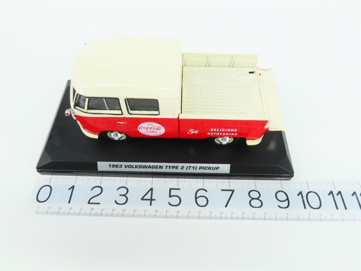 1:24 Motor City Classics 424063 Die-Cast Coca-Cola 1963 VW Pickup Truck