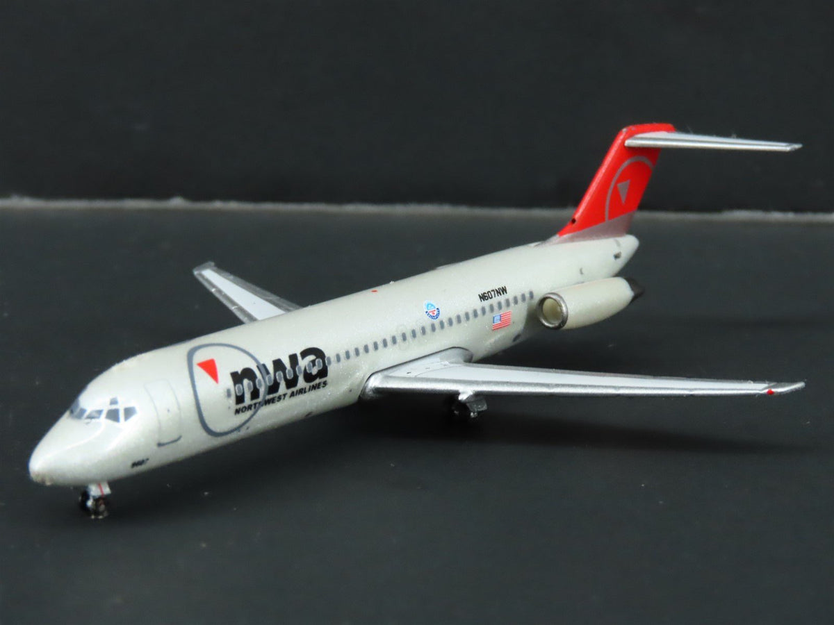 1:400 Aero Classics Die-Cast Northwest Airlines Douglas DC-9-32 Airliner